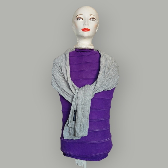 Tommy Hilfiger Womens Elegant Gray Scarf - Picture 3 of 9